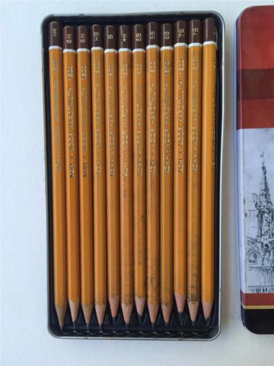 Лот: 8157773. Фото: 1. Набор профессиональных чернографитных... Ручки, карандаши, маркеры