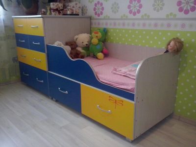 Лот: 4946742. Фото: 1. Детская кровать с комодом. Детские кровати и кроватки