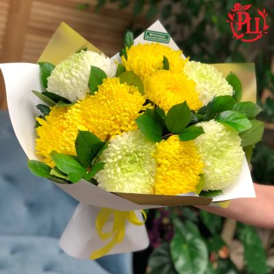 Лот: 15438758. Фото: 1. Солнечный букет из девяти хризантем. Свежие цветы