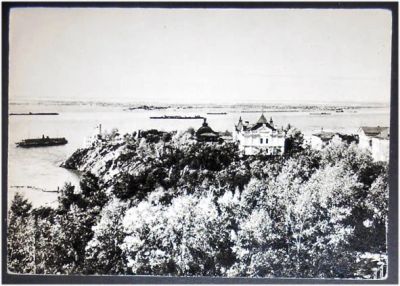 Лот: 7830313. Фото: 1. Открытка Хабаровск. На берегу... Открытки, конверты