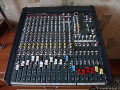 Лот: 5863224. Фото: 1. Микшер Allen & Heath MixWizard3... Микшеры, предусилители, микрофонные эффекты