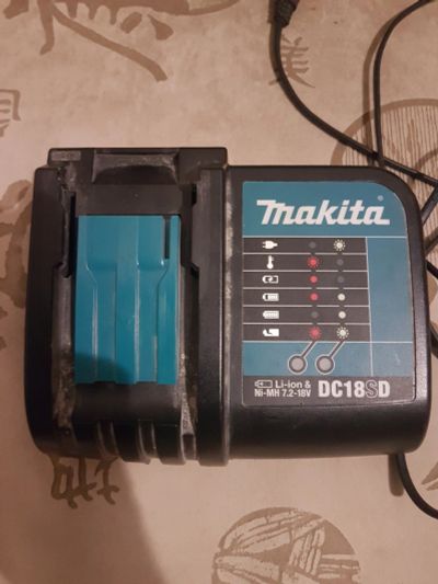 Лот: 15661370. Фото: 1. Зарядное makita dc18sd. Электроинструмент