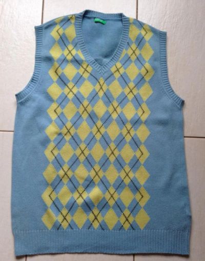 Лот: 4349236. Фото: 1. Жилетка Benetton. Свитеры, толстовки, худи