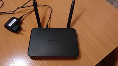 Лот: 19002617. Фото: 1. Wi-Fi роутер NetGear. Маршрутизаторы (роутеры)