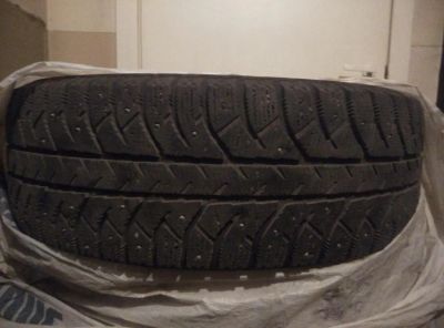 Лот: 8319770. Фото: 1. Шины Bridgestone шипованные 215... Шины