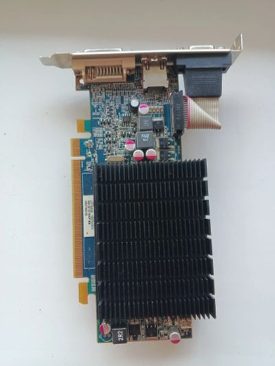 Лот: 20356361. Фото: 1. Radeon HD6570 SQ2-34H-A 1GB неисправная. Видеокарты