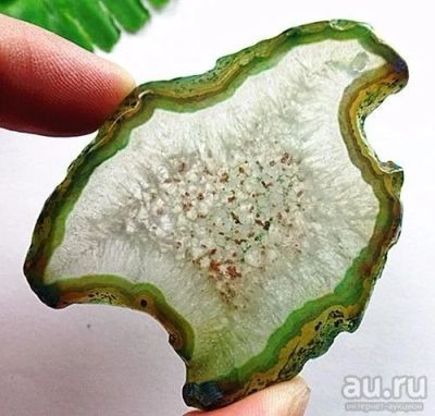 Лот: 9697669. Фото: 1. 67x52x5mm зеленый druzy geode... Драгоценные и поделочные камни