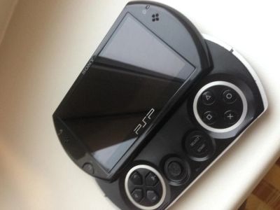 Лот: 4084398. Фото: 1. PSP GO 16GB!!! Отличная вещь!. Игровые приставки, консоли