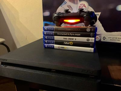 Лот: 15498387. Фото: 1. PS4 Slim 1Tb + 5 дисков. Игровые приставки, консоли