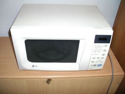 Лот: 10568734. Фото: 1. Микроволновая печь LG ms-2042g. Микроволновки, мини-печи