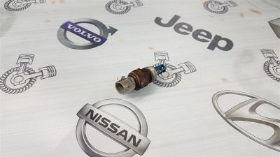 Лот: 23591640. Фото: 1. Датчик температуры воздуха Isuzu... Электрооборудование