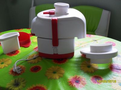 Лот: 13885013. Фото: 1. Соковыжималка электрическая Садовая... Кухонная