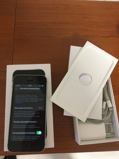 Лот: 15654219. Фото: 1. iPhone SE 32. Смартфоны