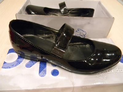 Лот: 3151156. Фото: 1. Туфли детские 4- 6 лет Юничел. Туфли