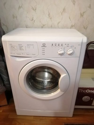 Лот: 19566850. Фото: 1. Стиральная машина Indesit WISL... Стиральные машины