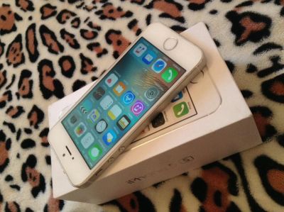 Лот: 6864829. Фото: 1. iPhone 5s 16Gb Silver LTE. Смартфоны