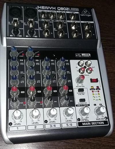 Лот: 7625220. Фото: 1. Малошумящий микшерный пульт Behringer... Микшеры, предусилители, микрофонные эффекты