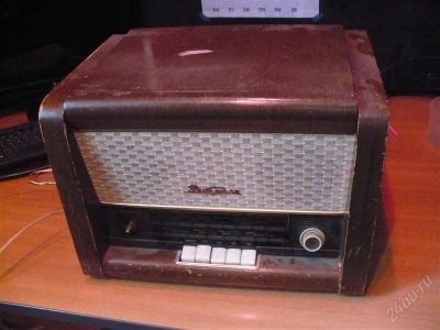 Лот: 1444476. Фото: 1. Сетевая настольная радиола 3 класса... Предметы интерьера и быта
