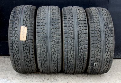 Лот: 4426437. Фото: 1. Зимняя резина 215 45 R17 Bridgestone... Шины