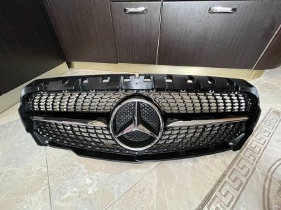 Лот: 17105112. Фото: 1. Mercedes CLA решетка. Кузов