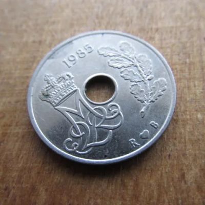Лот: 16558531. Фото: 1. Монета 25 эри оре ере Дания 1985... Европа