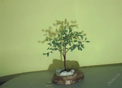 Лот: 944995. Фото: 1. Бисерное деревце на клумбе. Другое (ручная работа)