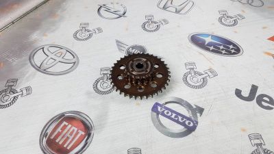 Лот: 23588286. Фото: 1. Шестерня ГРМ промежуточная Suzuki... Двигатель и элементы двигателя