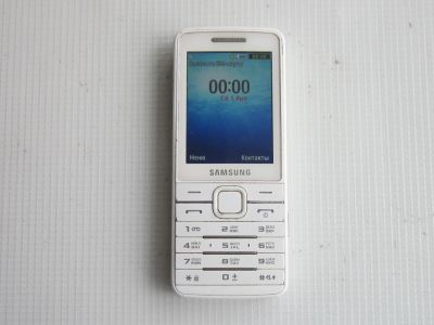 Лот: 22197246. Фото: 1. Мобильный телефон Samsung GT-S5610. Кнопочные мобильные телефоны