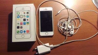 Лот: 9526654. Фото: 1. iPhone 5s 16Gb Gold PCT в хорошем... Смартфоны