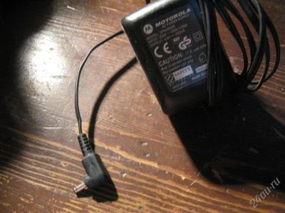 Лот: 1235822. Фото: 1. Зарядка от старого телефона Motorola. Зарядные устройства, блоки питания, адаптеры сетевые для смартфонов