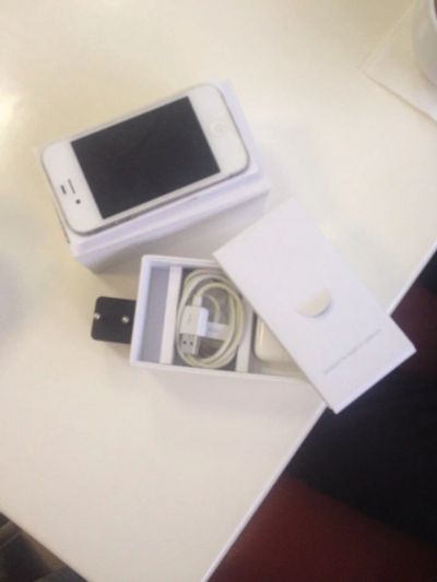 Лот: 6963923. Фото: 1. Iphone 4s 16 gb white. Смартфоны