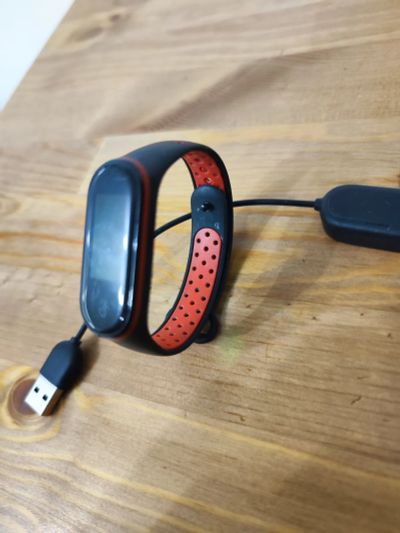 Лот: 22572218. Фото: 1. Умный фитнес браслет xiaomi band... Смарт-часы, фитнес-браслеты, аксессуары