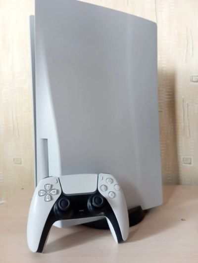 Лот: 25395789. Фото: 1. PlayStation 5 c дисководом, 3-я... Игровые приставки, консоли
