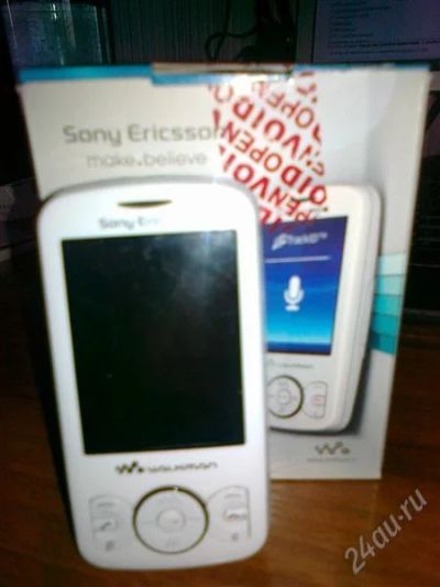 Лот: 894772. Фото: 1. Sony Ericsson W100i Spiro (бело-черный... Кнопочные мобильные телефоны