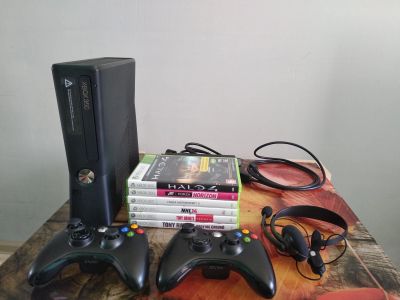 Лот: 13856962. Фото: 1. Xbox 360 250 gb 2 геймпада +4... Игровые приставки, консоли