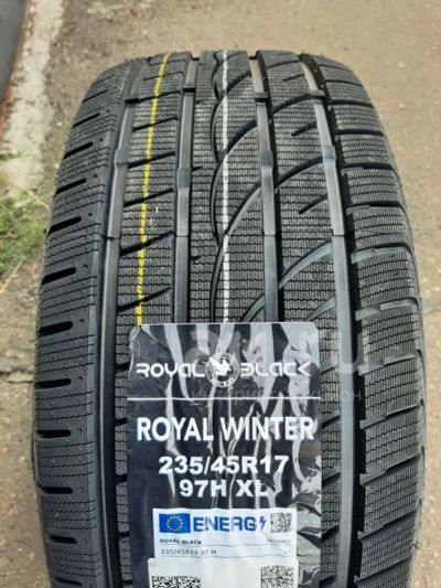Лот: 23533972. Фото: 1. Зимняя резина 235/45 R-17 "Royal... Шины