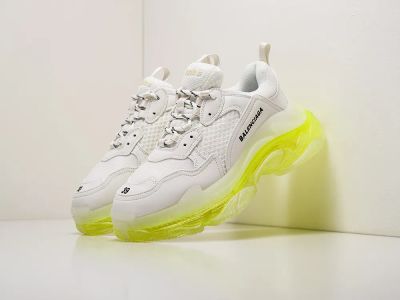 Лот: 17689497. Фото: 1. Кроссовки Balenciaga Triple S... Кеды, кроссовки, слипоны