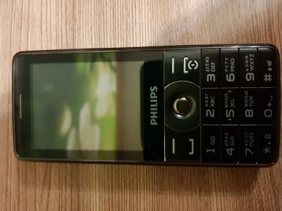 Лот: 12776572. Фото: 1. Телефон Philips e570. Кнопочные мобильные телефоны