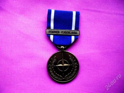 Лот: 1662933. Фото: 1. Медаль НАТО за участие в боевых... Другое (значки, медали, жетоны)