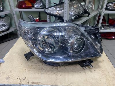 Лот: 25639709. Фото: 1. Правая фара Toyota Land Cruiser... Оптика и освещение