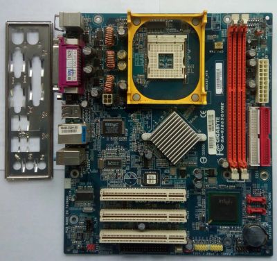 Лот: 7125968. Фото: 1. Материнская плата Gigabyte GA-8I865GVMЕ... Материнские платы
