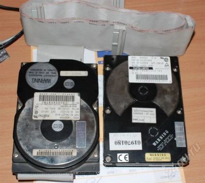 Лот: 467596. Фото: 1. Два SCSI винта по 500Мб,два шлейфа... Жёсткие диски (HDD)