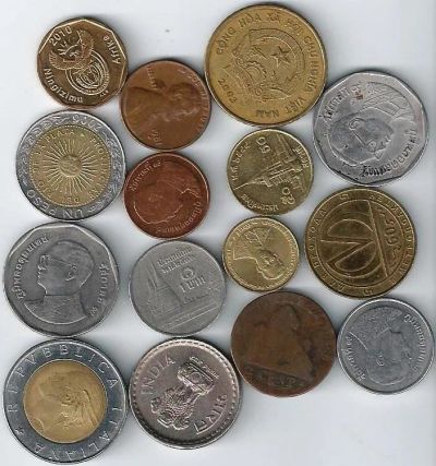 Лот: 15647456. Фото: 1. Иностранные монеты + жетон . Всего... Остальные страны