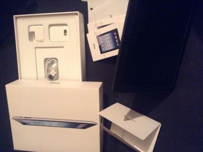 Лот: 3623756. Фото: 1. iPad 3 32gb + 4g + смарт ковер... Планшеты