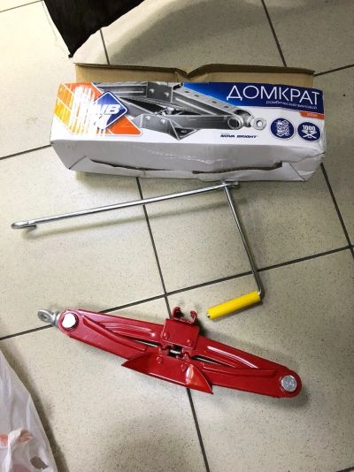Лот: 15186155. Фото: 1. Домкрат Nova Bright. Домкраты