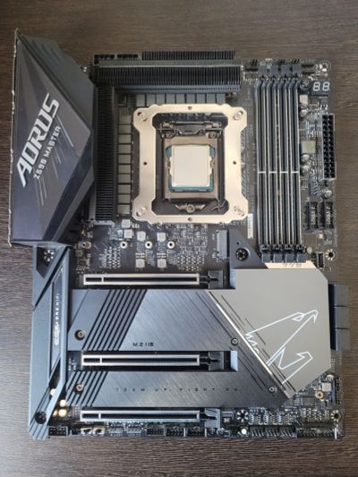 Лот: 25349092. Фото: 1. Материнская плата Gigabyte Z590... Материнские платы