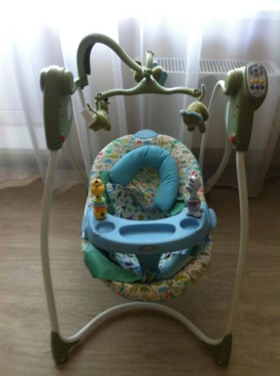 Лот: 3602996. Фото: 1. Продам детскую качелю Graco с... Ходунки, прыгунки, качели