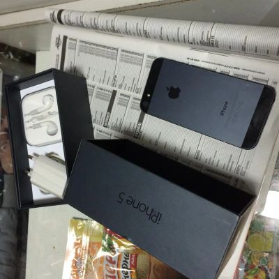 Лот: 3939413. Фото: 1. Iphone 5 16 GB black. Смартфоны