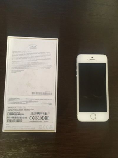 Лот: 14085281. Фото: 1. Iphone se 32 в отличном состоянии. Смартфоны