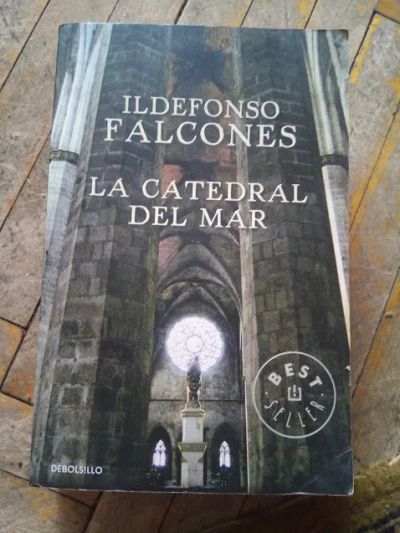 Лот: 20024024. Фото: 1. .ildefonso falcones la catedral... Художественная
